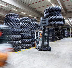 Многие шины КГШ (OTR) очень тяжелые и трудно транспортируются. Неправильная транспортировка шины может нанести серьезный ущерб.